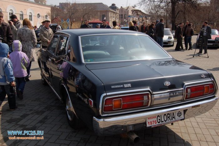 Nissan Gloria 1976