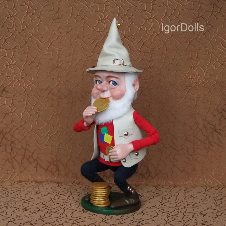 Пит-гном скромняга.