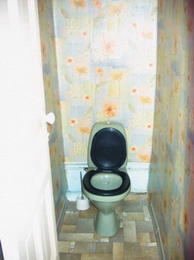 Большая комната (21 м2) посуточно в  центре  Санкт-Петербурга  метро Василеостровская