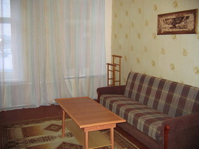 Уютная  большая комната (18 м2) посуточно центр Санкт-Петербурга метро Василеостровская