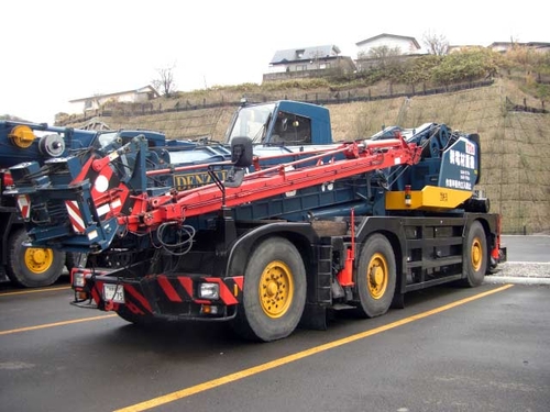 Японский кран KATO KR70H