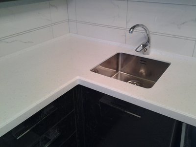  Кухонные столешницы из искусственного камня