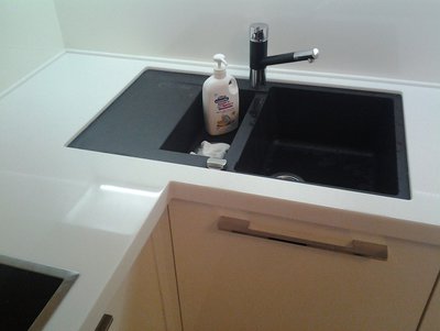  Кухонные столешницы из искусственного камня