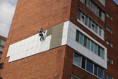 ООО "ТеплоСтройМонтаж" . Устранение протеканий, ремонт швов. Технология - теплый шов. Высотные работы. Утепление стен.