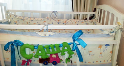 Декоративные буквы сувенир для интерьера детской кроватки младенцев.