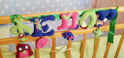 Декоративные буквы сувенир для интерьера детской кроватки младенцев.