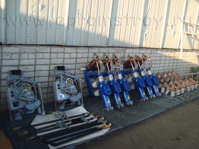 Продам оборудование для камер КСО: масляный выключатель, привод, тяги