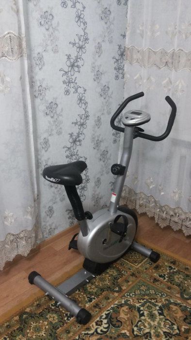 Магнитный велотренажер HouseFit