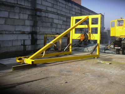 Металлические емкости, контейнеры, баки, траверсы, люльки, кабины