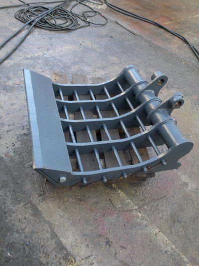 Металлические емкости, контейнеры, баки, траверсы, люльки, кабины