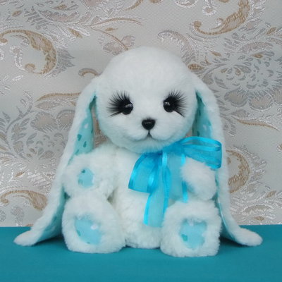 Сувенирная мягкая игрушка зайка Эмили (заяц) 