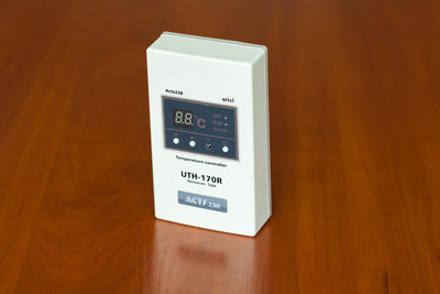 Терморегулятор UTH-170 накладной программируемый таймер