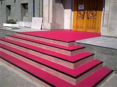 Противоскользящее покрытие для ступеней и лестницы по минимальной цене.