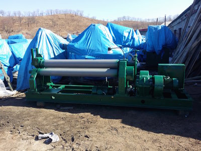 И2220А Машина листогибочная трехвалковая (вальцы) для гибки листового металла продам Владивосток.