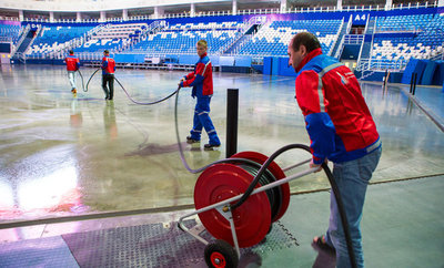 Заливка катка во дворе, на стадионах, в ледовых комплексах.