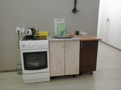 13000 включают все платежи. Сдаю квартиру. 34 метра плюс прихожая.