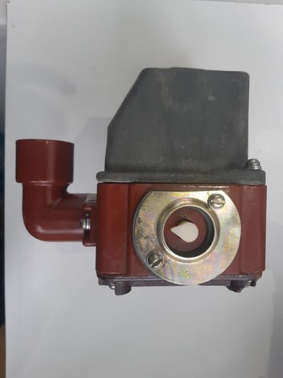 Продаю выключатель путевой ВП-701 У2