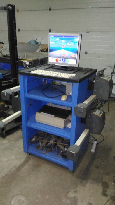 Развал схождение стенд. Компютерный. Италия. В рабочем состоянии 