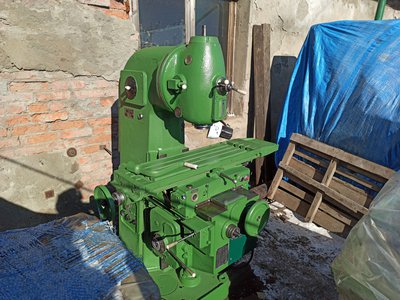  Вертикально-фрезерный станок 6Н10 продам, Владивосток.