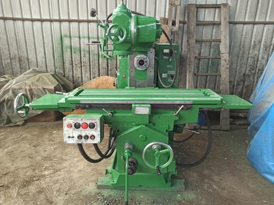 Станок фрезерный консольный широкоуниверсальный 6Д82Ш, продам во Владивостоке