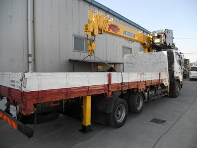 Манипулятор Daewoo Royal Novus 2009 год 7 тонн. Грузовик бортовой с крановой установкой.