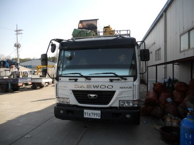 Манипулятор Daewoo Royal Novus 2009 год 7 тонн. Грузовик бортовой с крановой установкой.