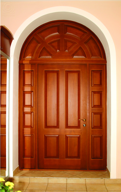 Двери, арки, перегородки из массива натурального дерева