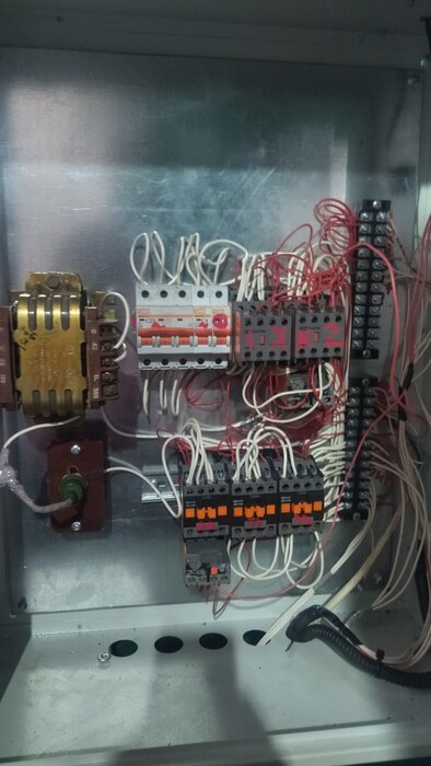 Станок универсальный сверлильный одношпиньдельный 2Н135 вертикальный продам