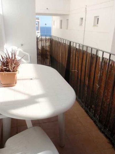 Продажа недорогой квартиры в жилом комплексе в Испании 
