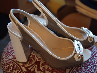 Распродажа в связи с отъедом- посуда,картины,обувь,одежда,сувениры,мебель ,горка ,проектор,цветы пр - звоните