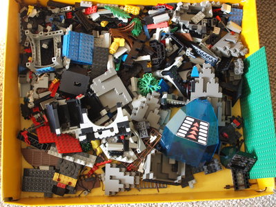 продаются 3 лего с инструкциями по сборке в одной коробке в отличном состоянии,производство США - не КИТАЙ !