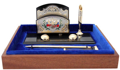 Ножи, сабли, украшенная посуда, офисные наборы