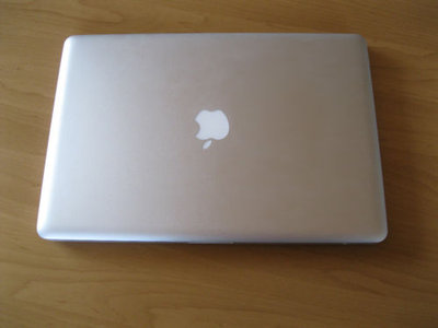 17" inch 2.4GHz quad-core Apple Macbook pro i7 Core!