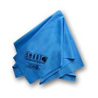 Белый кот ухаживает за мебелью без химии!