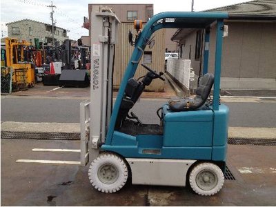 Вилочный погрузчик Toyota 3FB9.