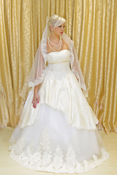 Продам новые свадебные платья по низким ценам