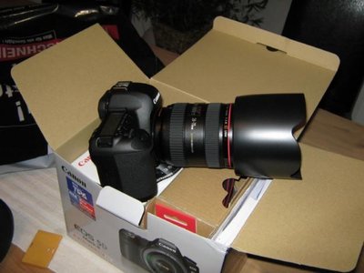 Canon EOS 5D Mark II 21.1 MP- EF 24-105mm IS lens