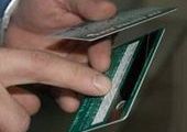 Мобильные мошенники в Приморье стали покушаться на банковские карты
