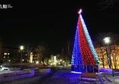 К Новому году Владивосток украсили праздничной иллюминацией