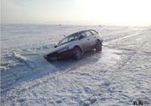 В Амурском заливе под лед ушел автомобиль