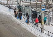 Пассажиры на Некрасовской во Владивостоке штурмуют леера, чтобы сесть на автобус