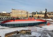 Нетающий каток смонтировали на центральной площади Владивостока