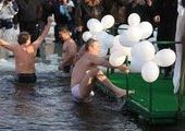 На Крещение во Владивостоке решили разделить любителей экстрима и верующих