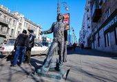 Памятник моряку во Владивостоке посинел от воздействия реагентов - эксперты