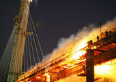 На 50тыс.рублей наказали монтажника за пожар на Золотом мосту во Владивостоке