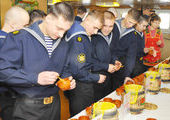 Во Владивостоке в меню офицеров и матросов добавили блинчики с медом