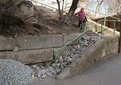 Разрушившиеся лестницы Владивостока восстановят за счет установивших их подрядчиков