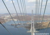 Полиция Владивостока пресекла попытку самоубийства на Русском мосту