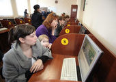 Владивостокские «АвтоМамы» напрочь забыли ПДД, зато мастерски пакуют детей в автомобильные кресла