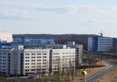 Свита Почетного консула Германии назвала кампус ДВФУ на Русском чулочной фабрикой 18 века